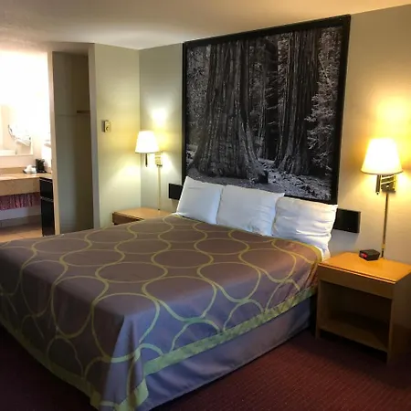 Super 8 By Wyndham Crescent City Hotel Exterior photo