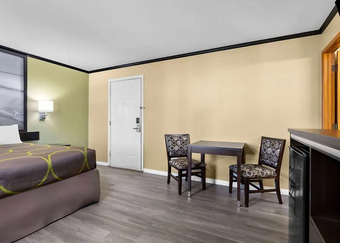 Super 8 By Wyndham Crescent City