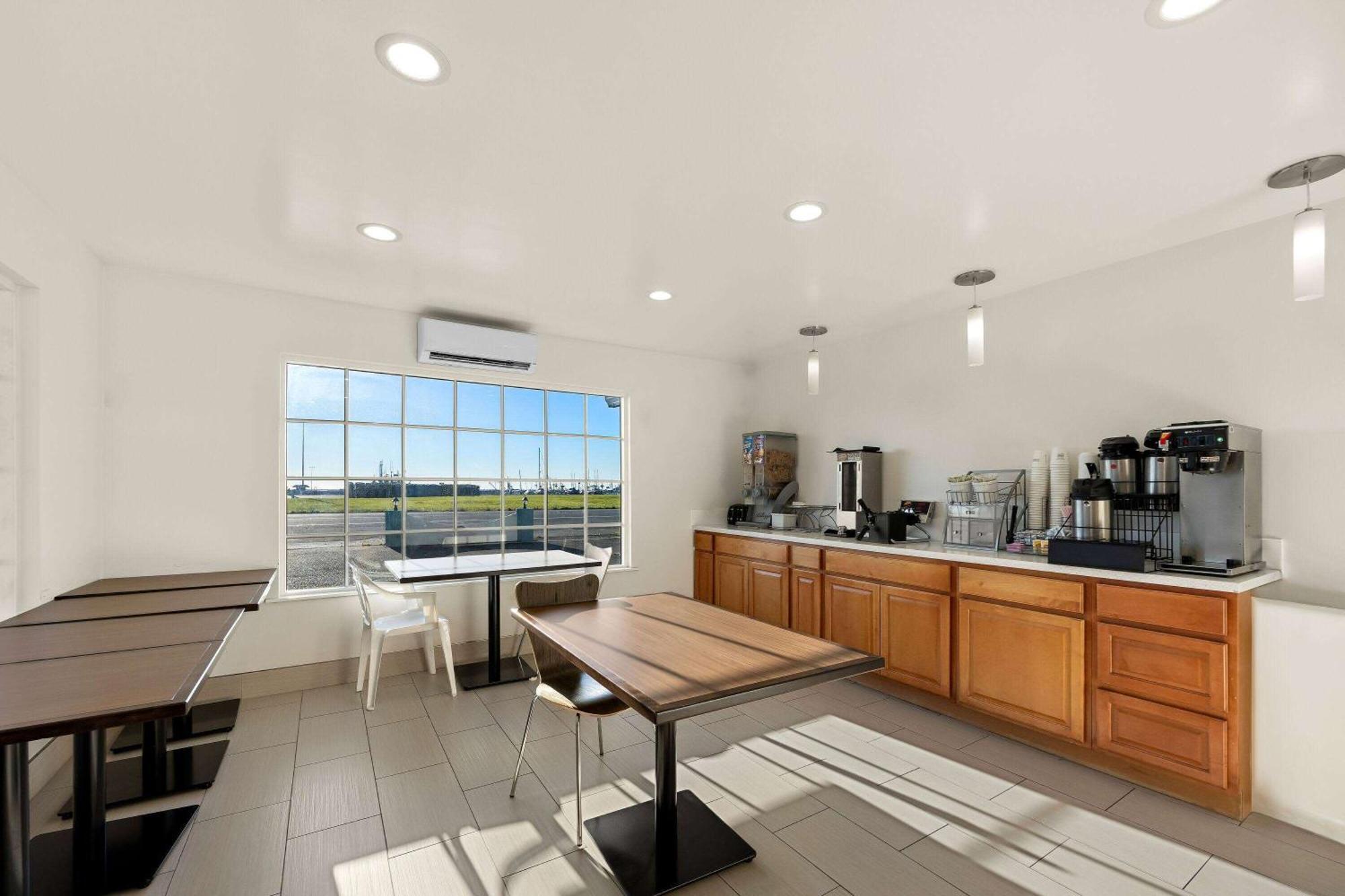 Super 8 By Wyndham 2* Crescent City