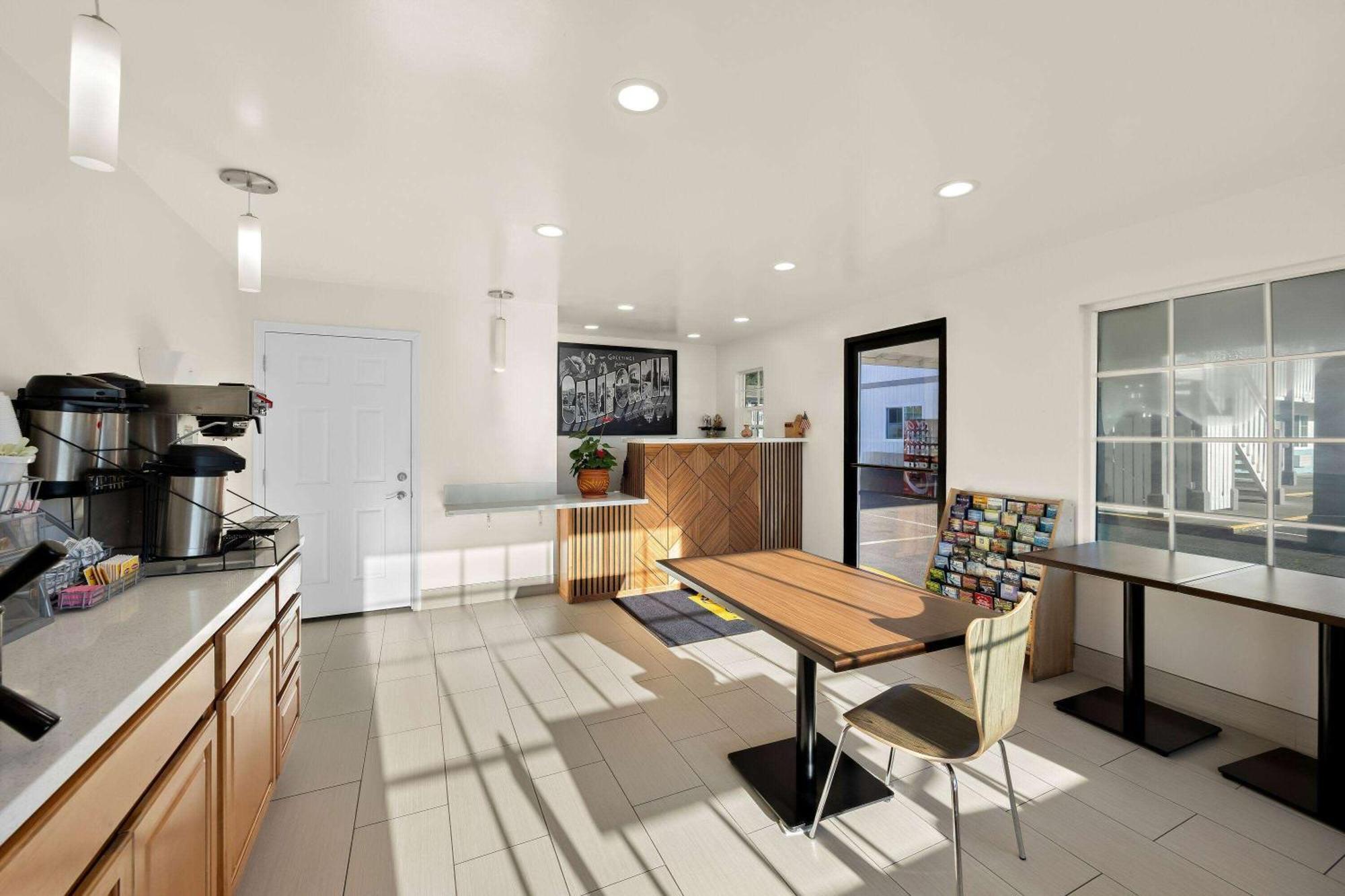 Hotel Super 8 By Wyndham 2*