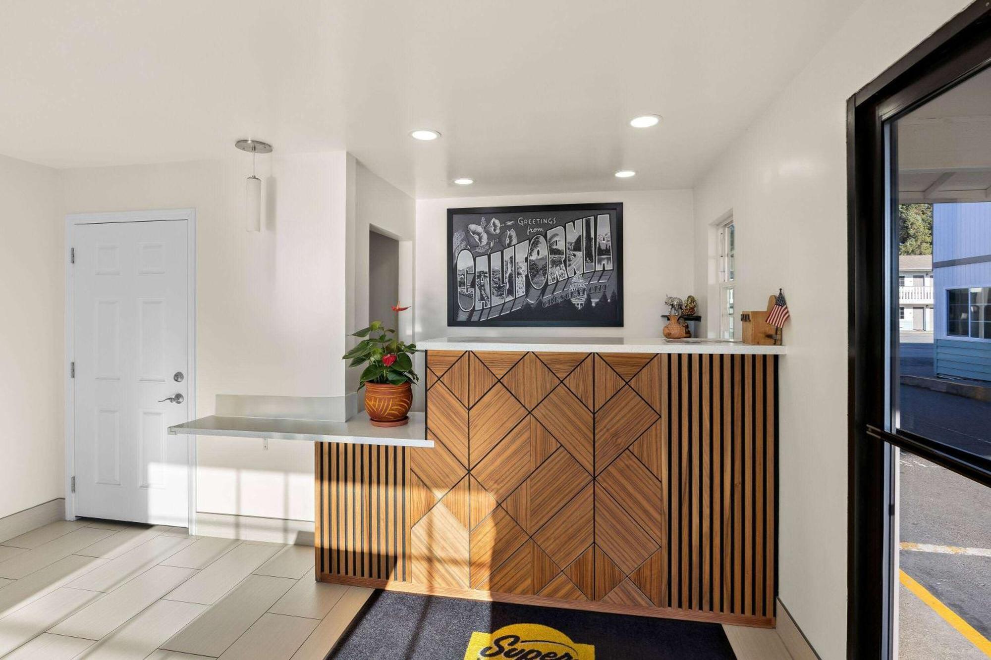 Super 8 By Wyndham Hotel