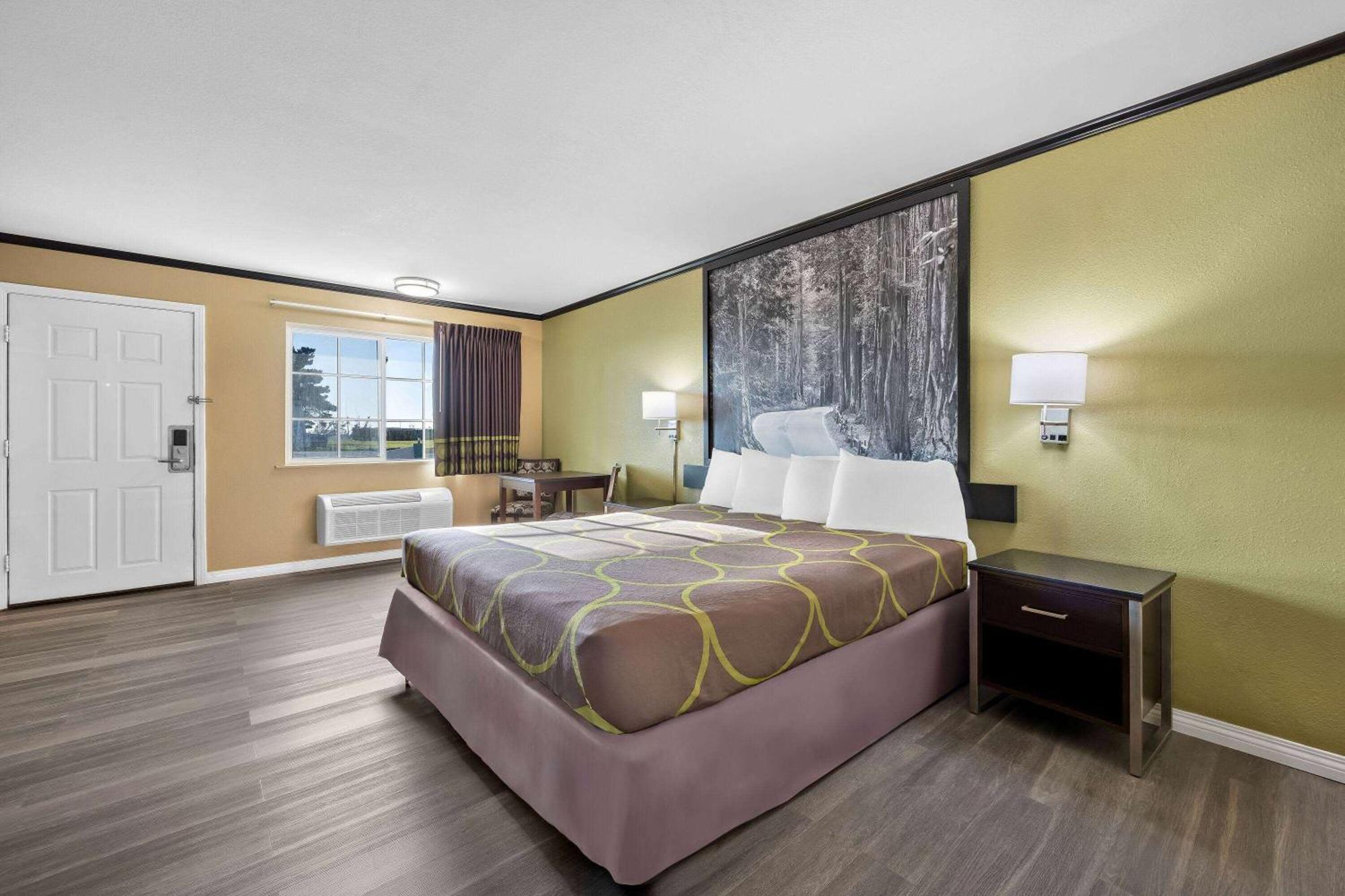 Super 8 By Wyndham 2* Crescent City