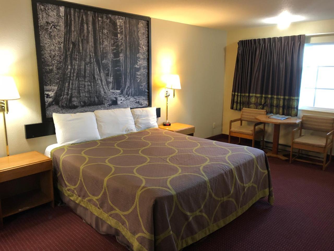 Super 8 By Wyndham Hotel 2*