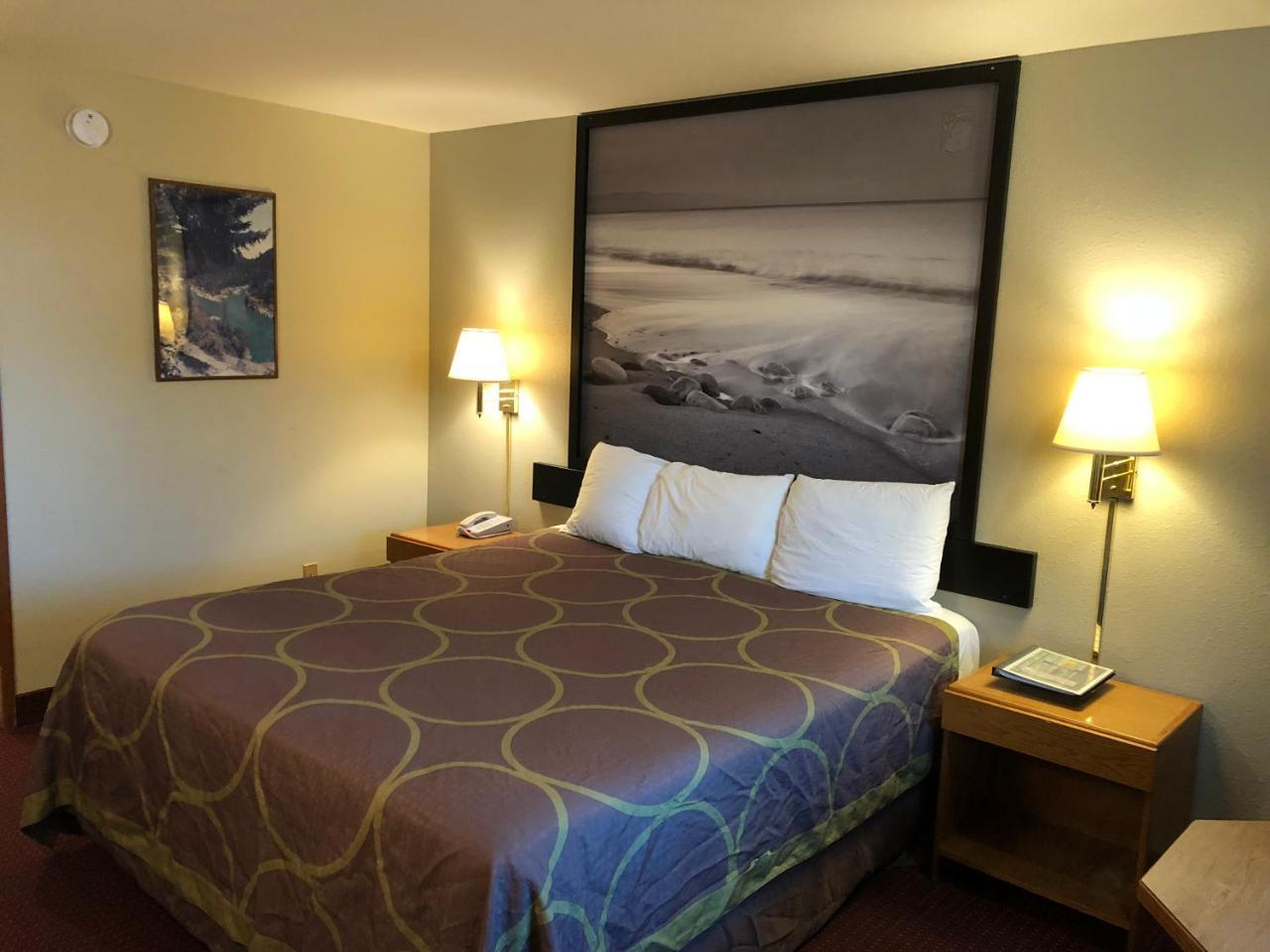 Super 8 By Wyndham Crescent Hotel